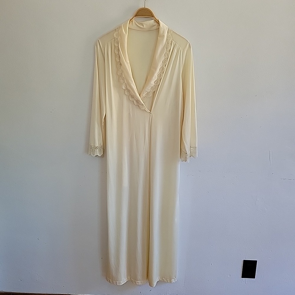 Vanity Fair Vintage Long Robe Lace Trim Nylon Antron III Shawl Collar USA Lounge